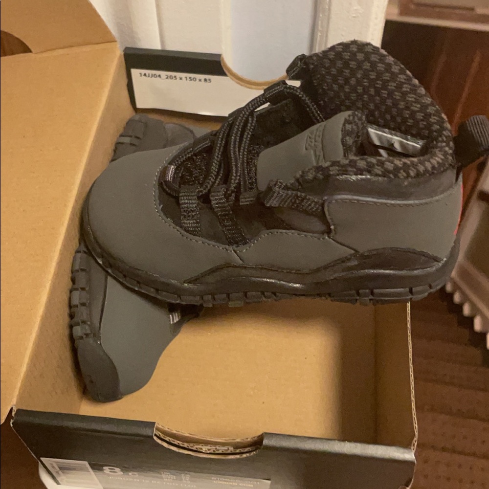 Air Jordan - Picture 3 of 4